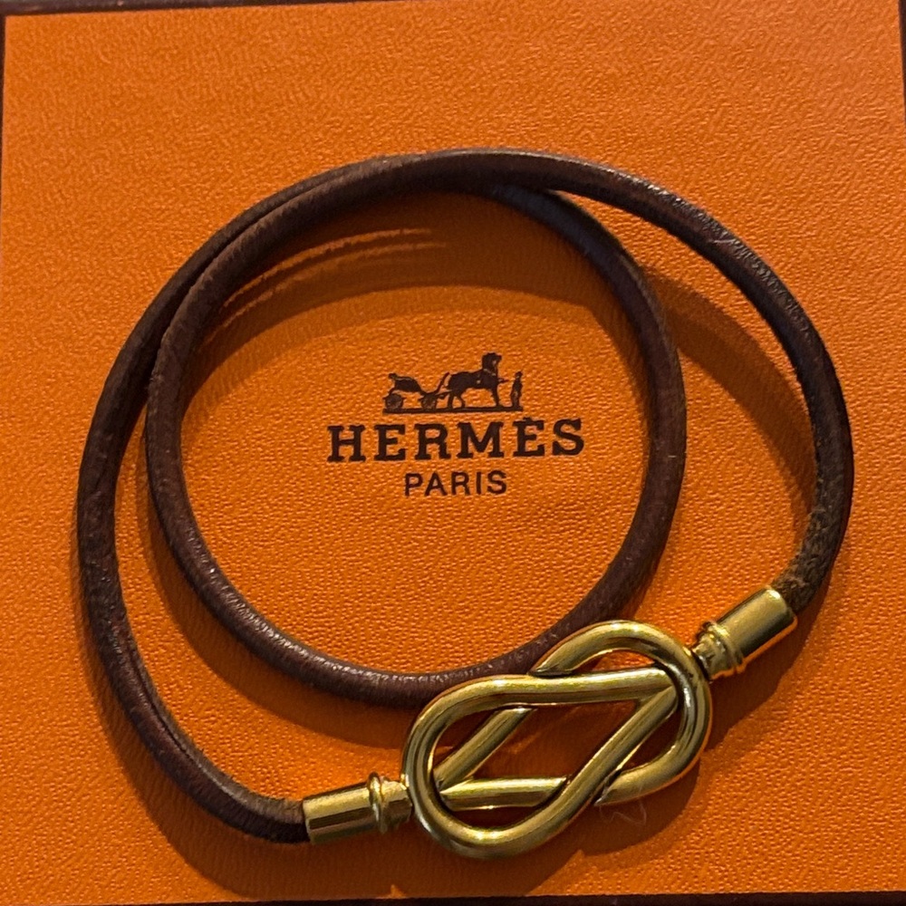 Elegant Hermès Atame Double Tour Wrap bracelet